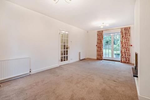 3 bedroom detached house to rent, High View