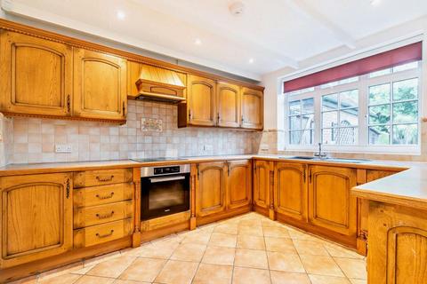 3 bedroom detached house to rent, High View