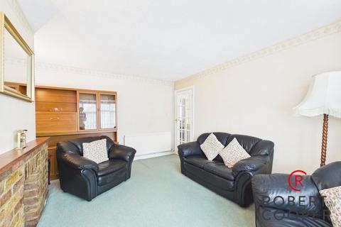 1 bedroom maisonette for sale, Kent Gardens, Eastcote, HA4
