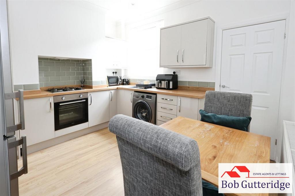 Fitted kitchen / dining room