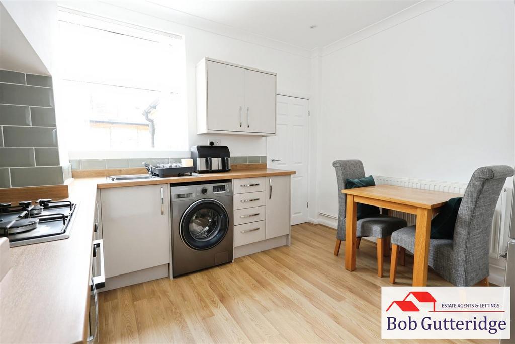 Fitted kitchen / dining room