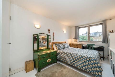 2 bedroom flat for sale, Lower Clapton Road, London E5