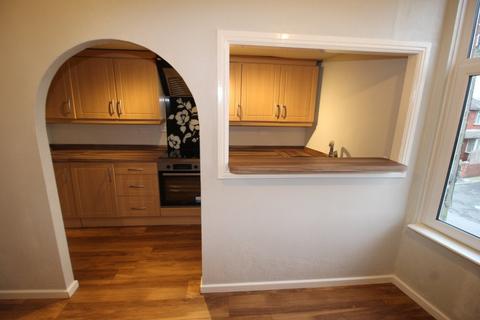 2 bedroom apartment to rent, North Lingwell Road, West Yorkshire LS10