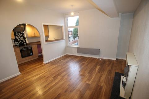 2 bedroom apartment to rent, North Lingwell Road, West Yorkshire LS10