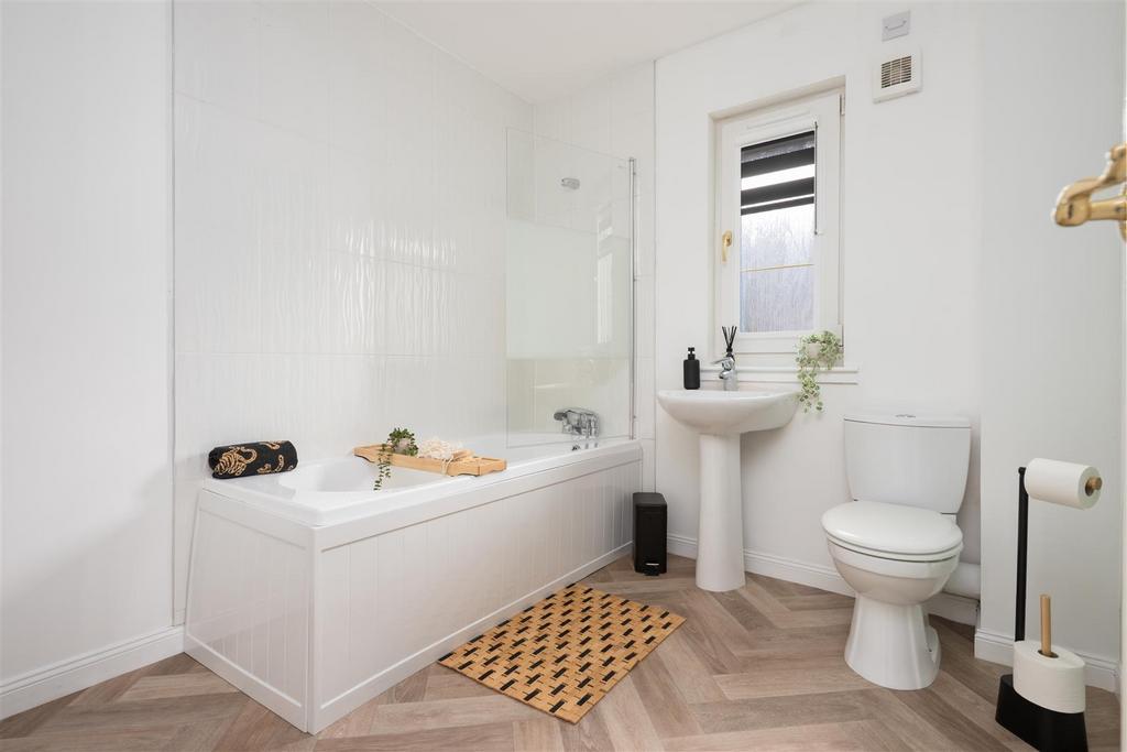 20 Castlewood Ave-0048.JPG