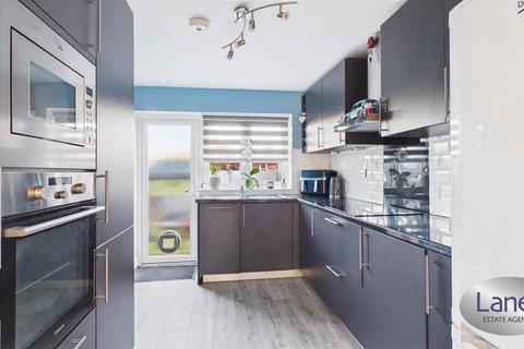 2 bedroom maisonette for sale, Davison Drive, Cheshunt,
