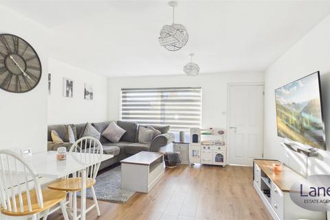 2 bedroom maisonette for sale, Davison Drive, Cheshunt,