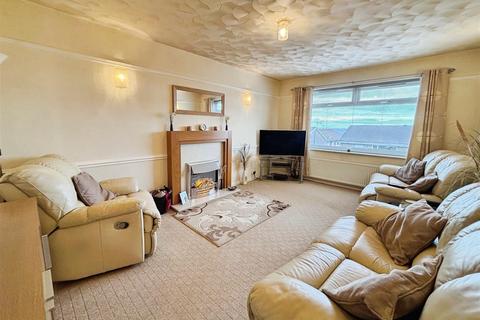 undefined, Watty Hall Avenue, Bradford BD6