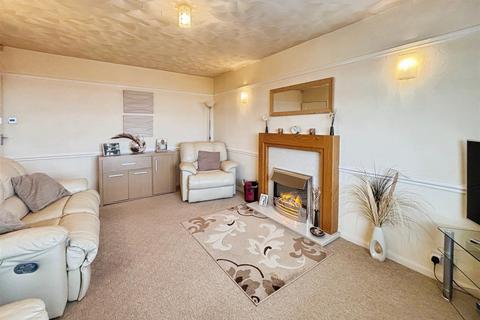undefined, Watty Hall Avenue, Bradford BD6