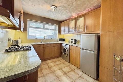undefined, Watty Hall Avenue, Bradford BD6