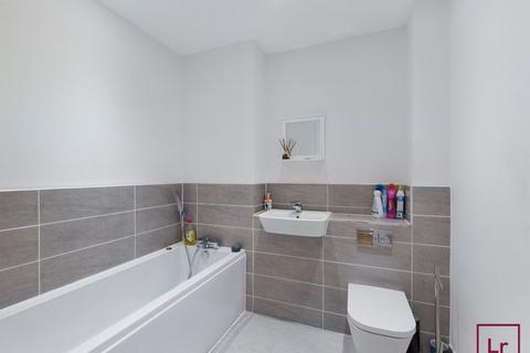 2 bedroom ground floor flat to rent, Arla Place, Ruislip, HA4