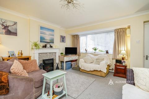 3 bedroom house to rent, Dryden Avenue, Bicester OX26
