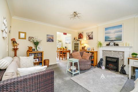 3 bedroom house to rent, Dryden Avenue, Bicester OX26
