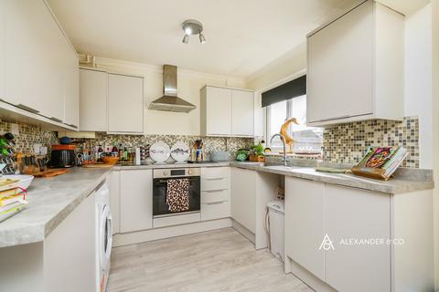 3 bedroom house to rent, Dryden Avenue, Bicester OX26
