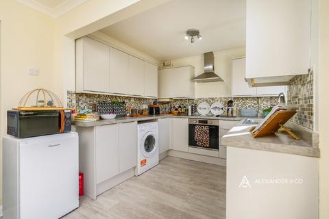 3 bedroom house to rent, Dryden Avenue, Bicester OX26