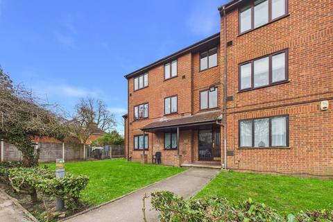 1 bedroom apartment for sale, The Lawns, Old Bath Road, Colnbrook, Berkshire, SL3