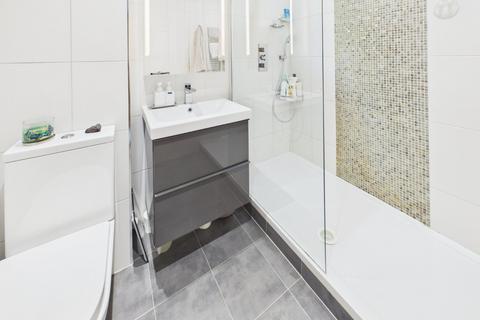 1 bedroom apartment for sale, The Lawns, Old Bath Road, Colnbrook, Berkshire, SL3