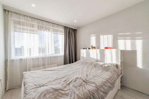 3 bedroom maisonette for sale, Chatham Court, Newark