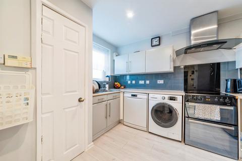 3 bedroom maisonette for sale, Chatham Court, Newark