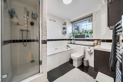 2 bedroom flat for sale, Gosling Way, London SW9