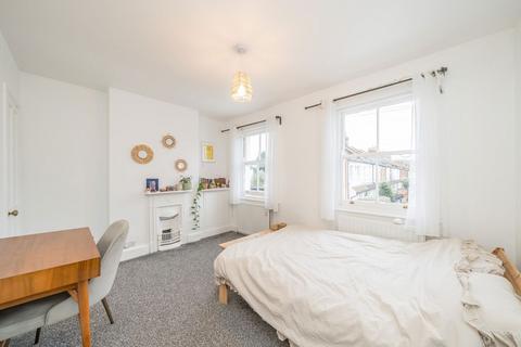undefined, Andover Road, Twickenham TW2