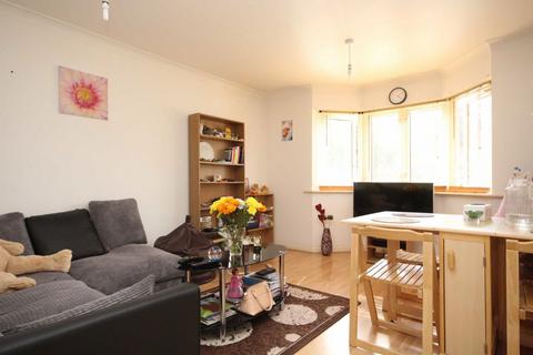 2 bedroom flat to rent, Varsity Drive, Twickenham TW1