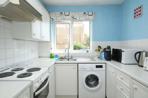 2 bedroom flat to rent, Varsity Drive, Twickenham TW1