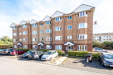 2 bedroom flat to rent, Varsity Drive, Twickenham TW1