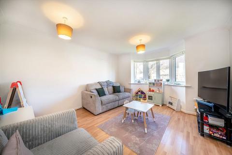 2 bedroom flat to rent, Varsity Drive, Twickenham TW1