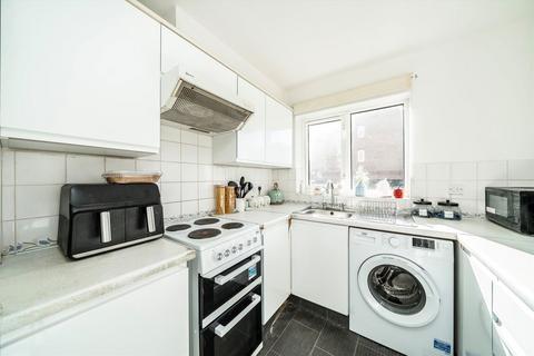 2 bedroom flat to rent, Varsity Drive, Twickenham TW1