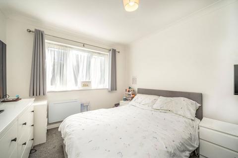 2 bedroom flat to rent, Varsity Drive, Twickenham TW1