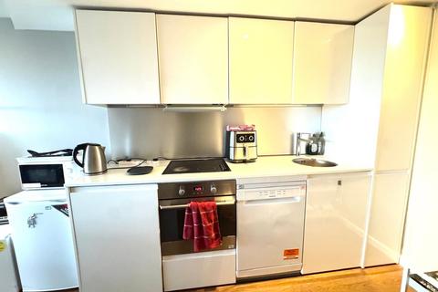 2 bedroom apartment to rent, Bridgewater Place, Leeds, LS11