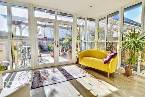4 bedroom detached house for sale, Jenners Yard, Swindon