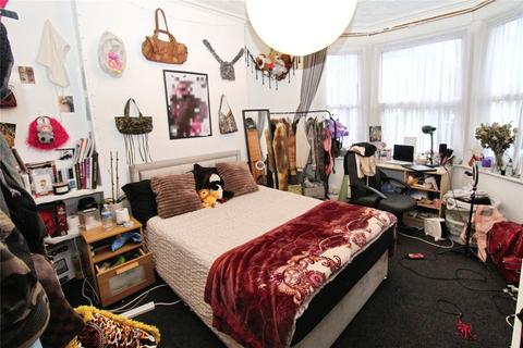 5 bedroom semi-detached house for sale, Coventry Road, Hampshire SO15