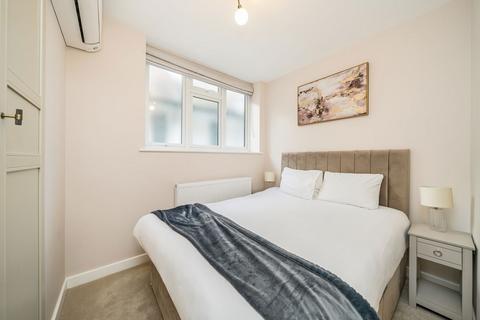 3 bedroom flat to rent, The Ridgeway, LONDON NW11