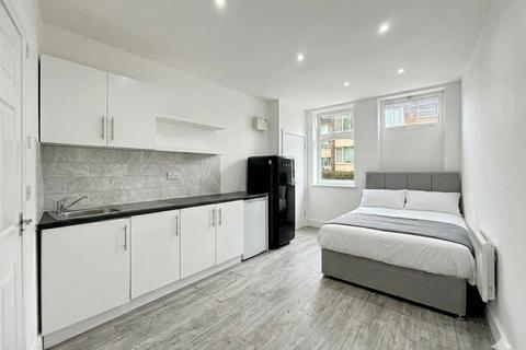 undefined, c Clayponds Lane, London, TW8