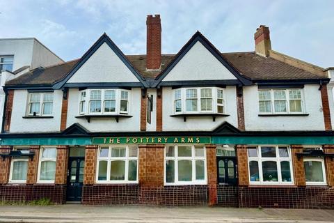 undefined, c Clayponds Lane, London, TW8