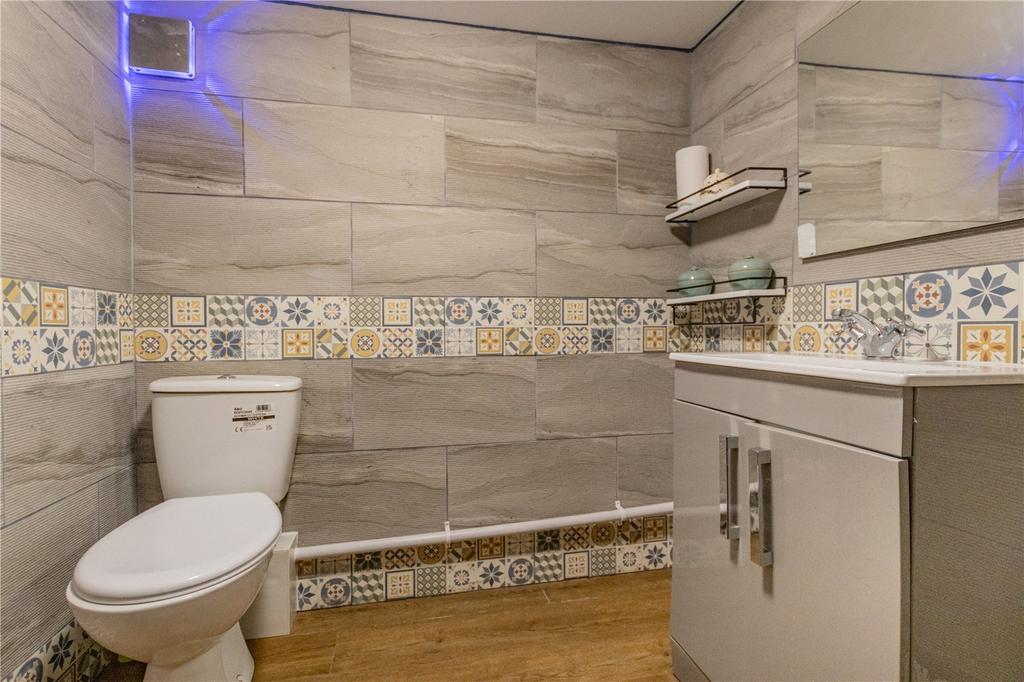 Downstaris Wc