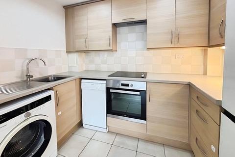 2 bedroom apartment to rent, Tilley Road, Feltham, TW13