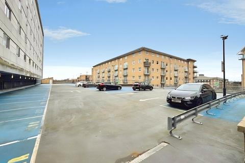 2 bedroom apartment to rent, Tilley Road, Feltham, TW13
