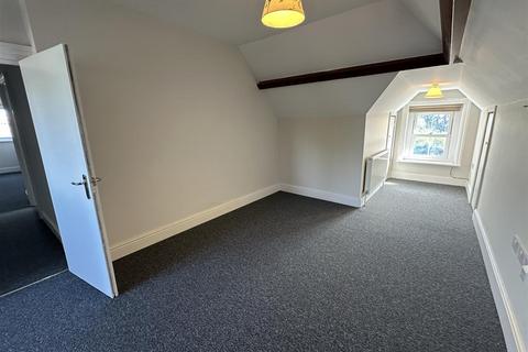 2 bedroom flat to rent, Manor Road, Aldershot