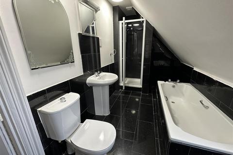 2 bedroom flat to rent, Manor Road, Aldershot