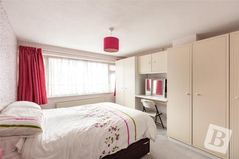 4 bedroom semi-detached house for sale, Hedingham Road, Hornchurch, RM11
