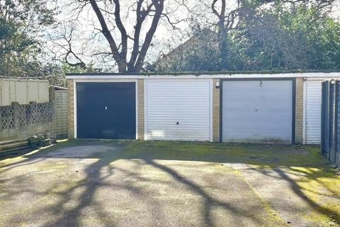 3 bedroom terraced house for sale, Petersham Road, Creekmoor, Poole, BH17