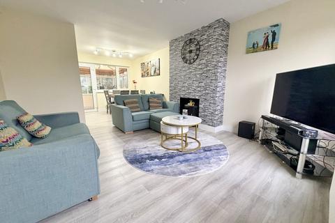 3 bedroom terraced house for sale, Petersham Road, Creekmoor, Poole, BH17