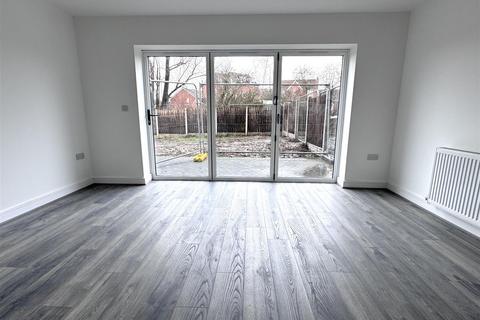 3 bedroom townhouse to rent, Portland Crescent, Grimethorpe