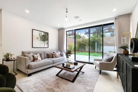 4 bedroom semi-detached house to rent, Gulliver Place, London, N10