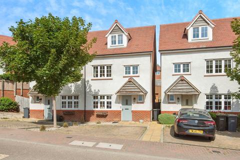 4 bedroom semi-detached house for sale, Armstrong Road, Luton