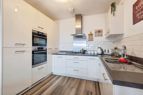 4 bedroom semi-detached house for sale, Armstrong Road, Luton