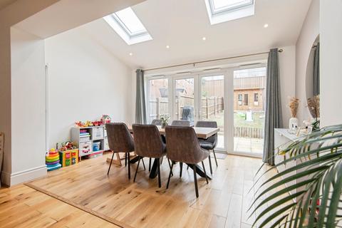 4 bedroom semi-detached house for sale, Armstrong Road, Luton